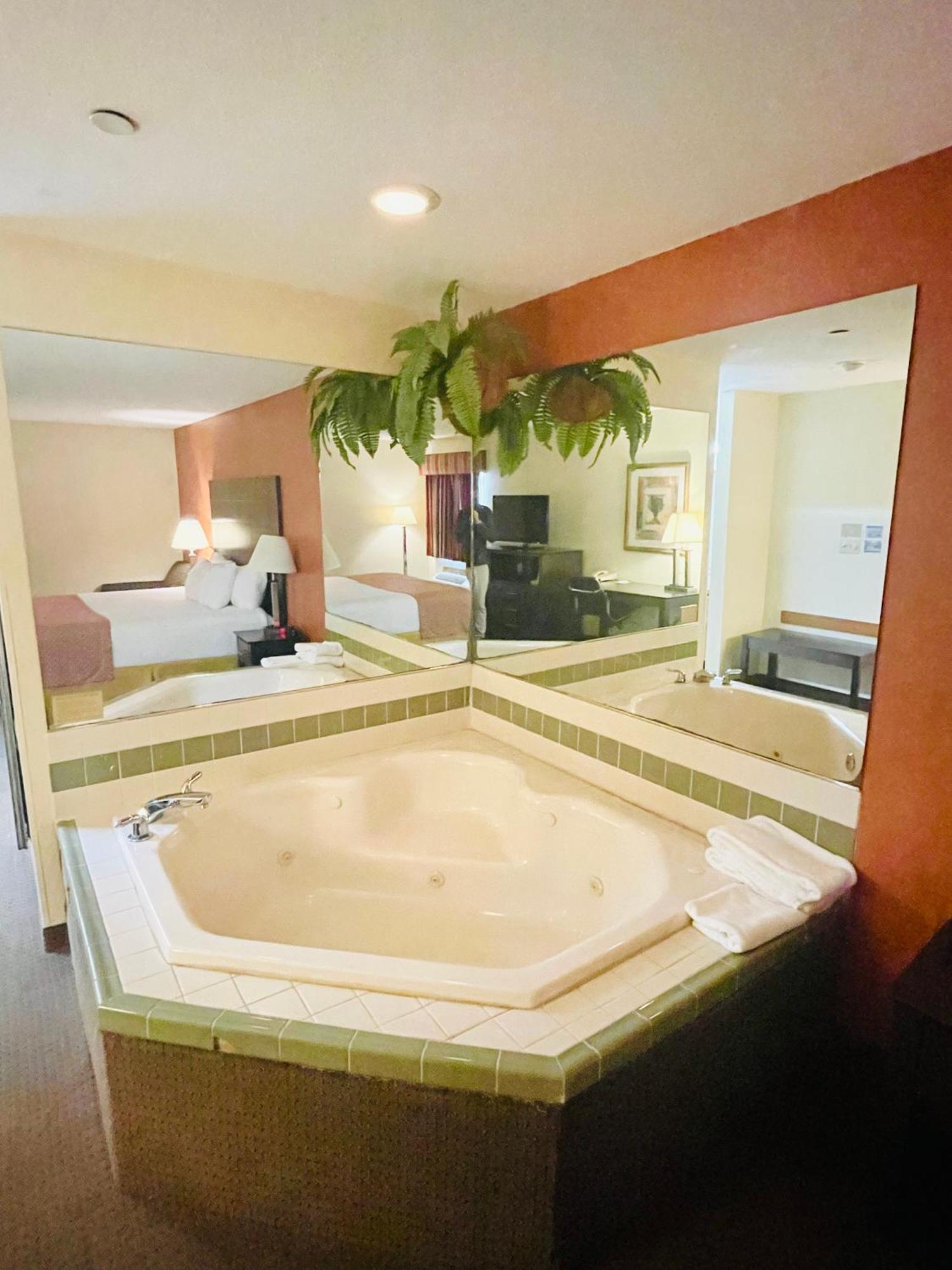 Hotel Baymont By Wyndham Indianapolis Extérieur photo